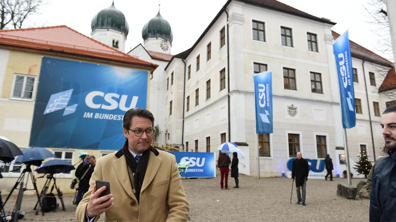 Medienvertreter vor dem Kloster Seeon in Seeon (Bayern) zu Beginn der Winterklausur: Die CSU-Landesgruppe will sich hier für die Sondierungsgespräche mit der SPD rüsten.