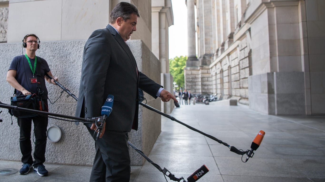 Außenminister Gabriel: Da reinsprechen? Da? Nicht während der Sondierungen!