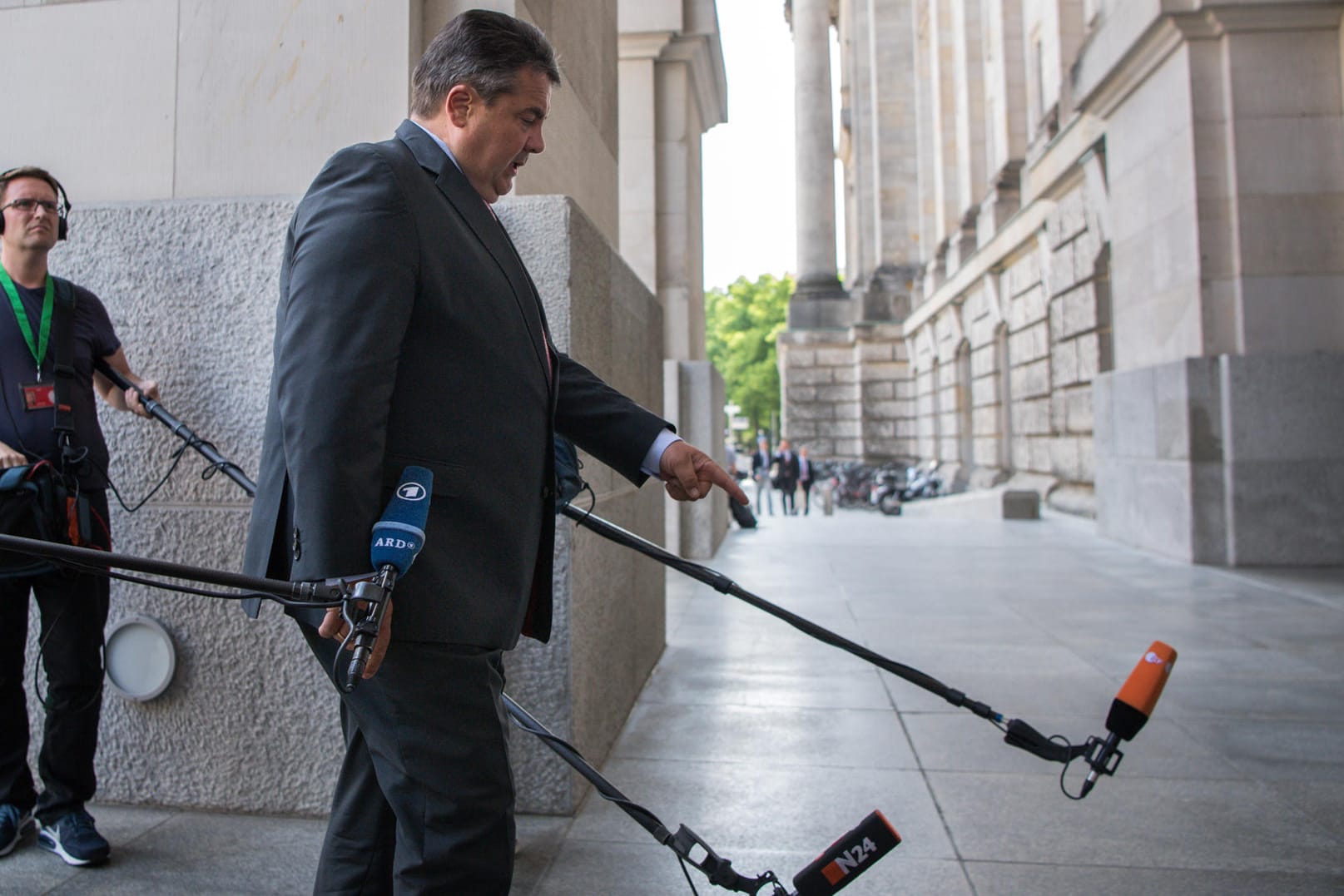 Außenminister Gabriel: Da reinsprechen? Da? Nicht während der Sondierungen!