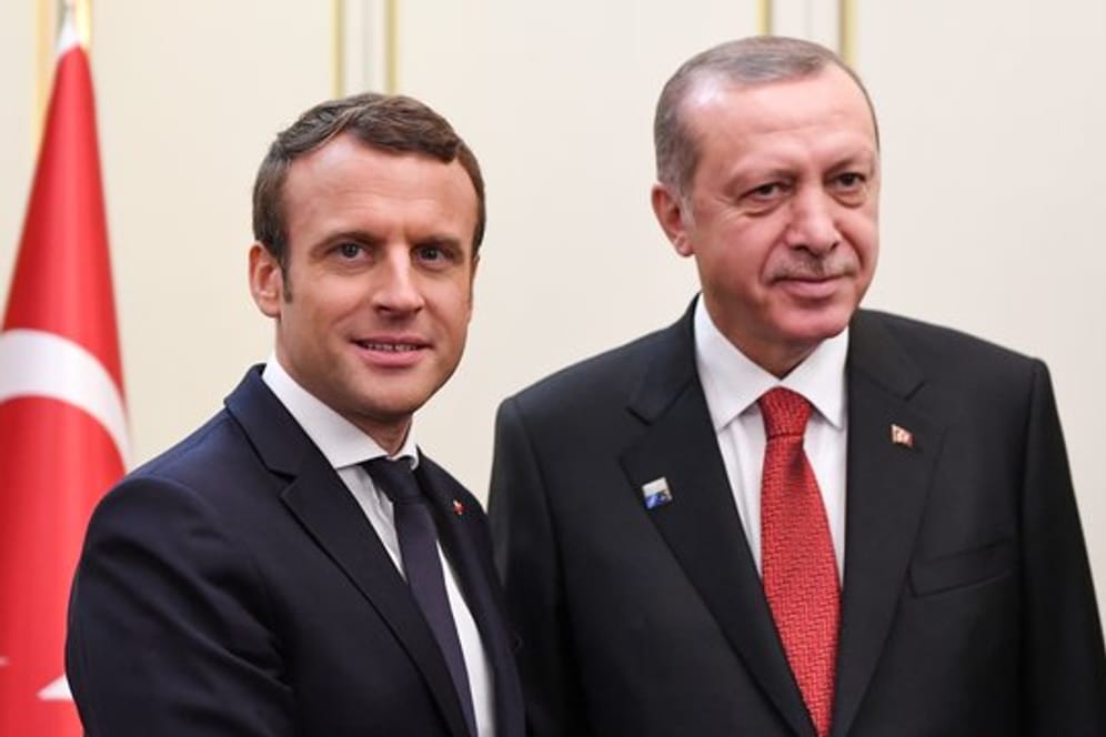 Der türkische Staatspräsident Recep Tayyip Erdogan (r) und der französische Präsident Emmanuel Macron bei einem Treffen im Mai 2017.