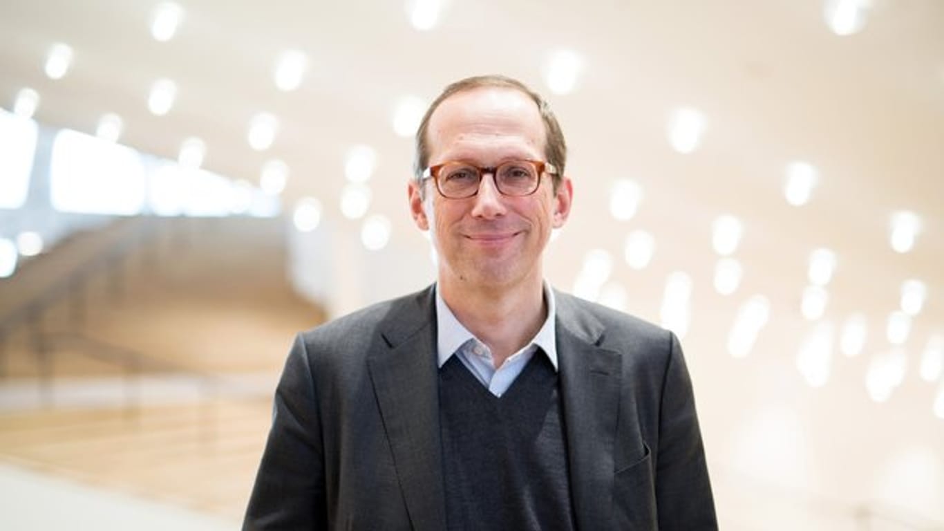 Der Intendant der Elbphilharmonie, Christoph Lieben-Seutter, blickt auf das erste Jahr zurück.