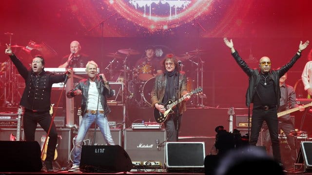 Tourneeauftakt der Show "Rock Legenden 2018" in Rostock mit (l-r) Claudius Dreilich von Karat, Matthias Reim, Dieter Birr (Puhdys) und Toni Krahl (City).