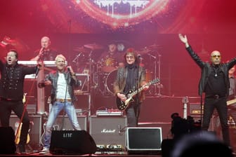 Tourneeauftakt der Show "Rock Legenden 2018" in Rostock mit (l-r) Claudius Dreilich von Karat, Matthias Reim, Dieter Birr (Puhdys) und Toni Krahl (City).
