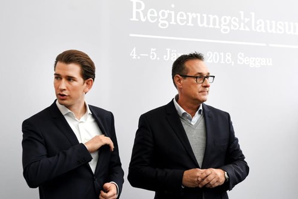Österreichs Bundeskanzler Sebastian Kurz (l) und Vizekanzler Heinz-Christian Strache bei einer Klausur der österreichischen Regierung in Seggau.