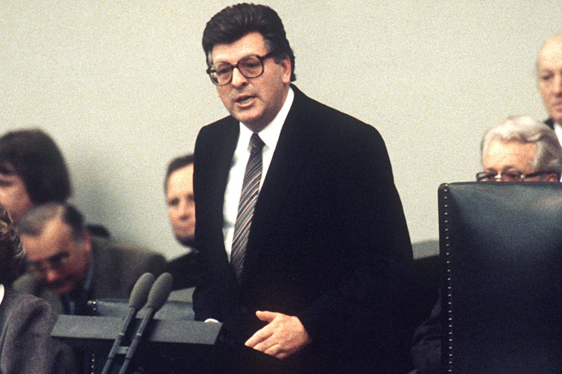 Philipp Jenninger (CDU) bei seiner Antrittsrede nach seiner Wahl zum Präsidenten des Deutschen Bundestages am 05.11.1984: Er verstarb im Alter von 85 Jahren.