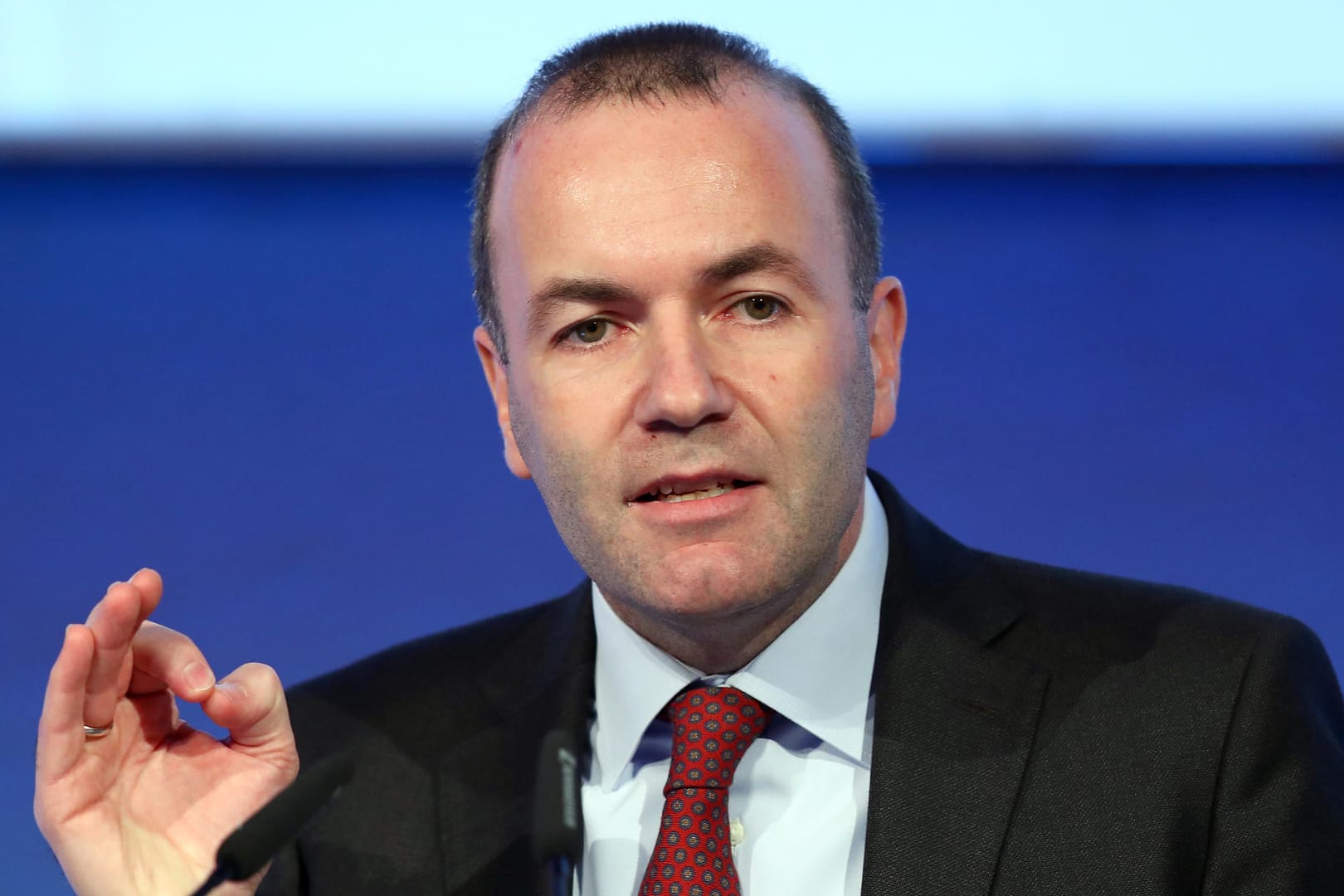 Manfred Weber sprach bei der CSU-Klausurtagung in Seeon von einer "finalen Lösung der Flüchtlingsfrage": Er will das aber nicht so gemeint haben.