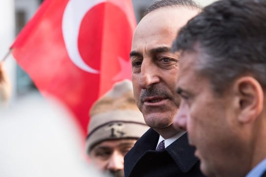 "Ja, es hat Probleme gegeben, auch Spannungen und sogar Eskalationen", räumte Cavusoglu bei dem Treffen mit Gabriel ein.