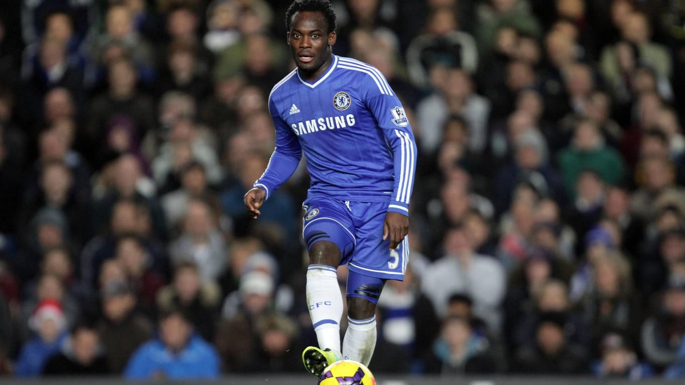 Michael Essien im Chelsea-Trikot: Bis 2014 spielte der Ghanaer bei den "Blues".