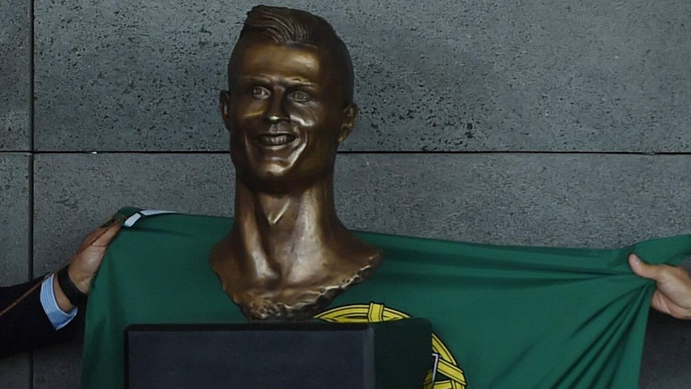 Geschmackssache: Die Büste von Cristiano Ronaldo auf dem nach ihm benannten Flughafen von Madeira.