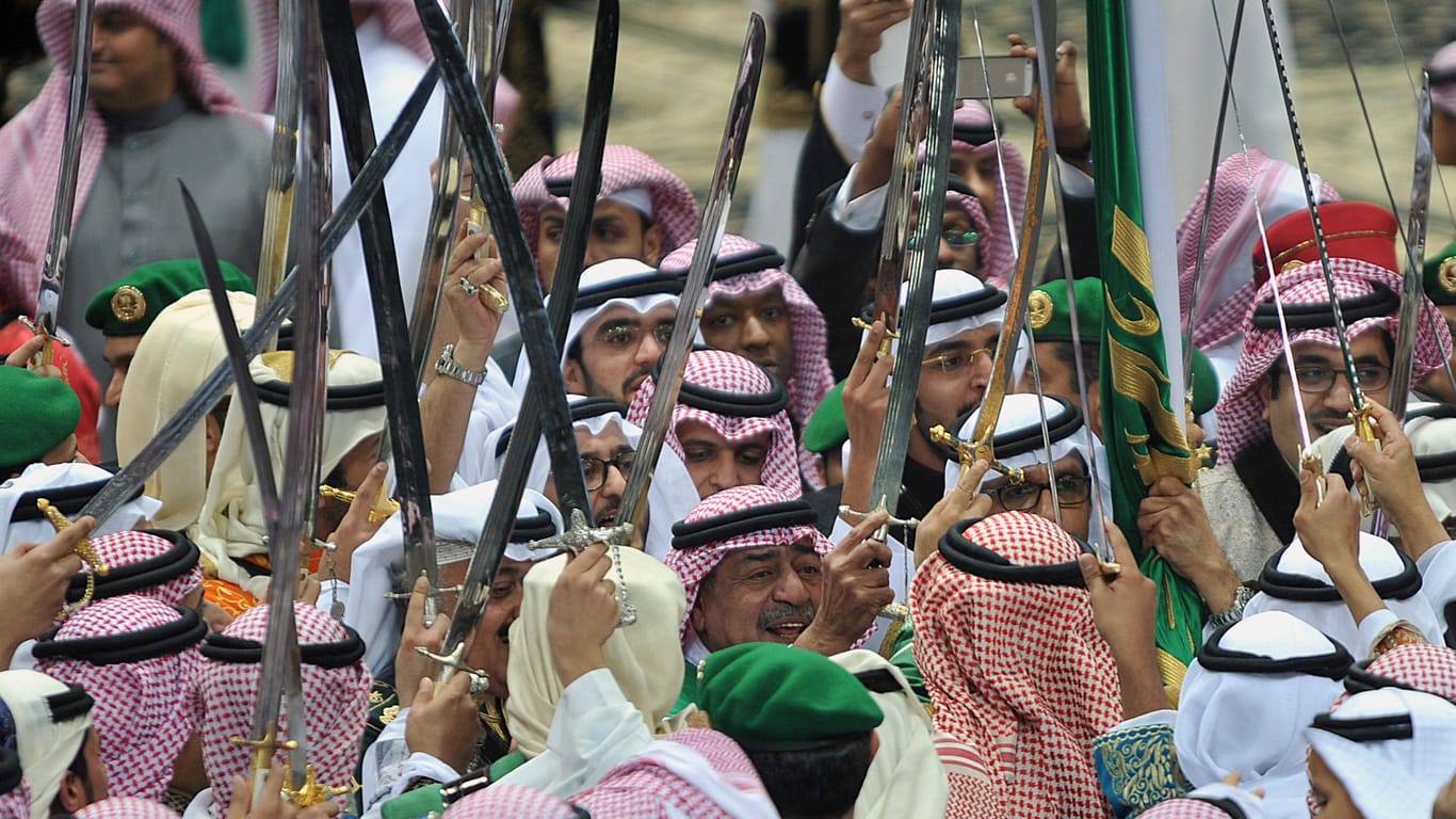Saudische Prinzen (Symbolbild): Wegen Rechnungen für Strom und Gas gibt es unter Saudi-Arabiens Elite Unmut.