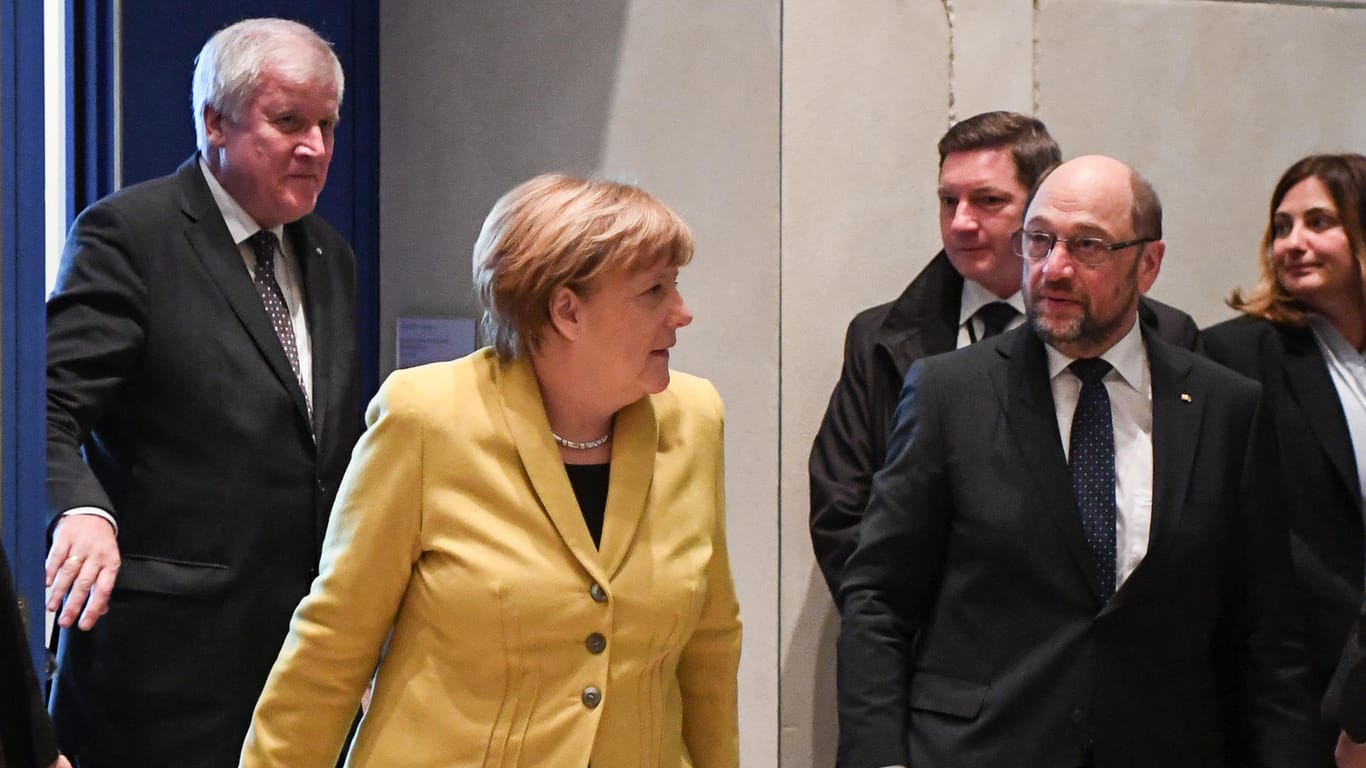 CSU-Chef Seehofer, Kanzlerin Merkel, SPD-Chef Schulz: Ab Sonntag sondieren die Parteien ein mögliches Regierungsbündnis.