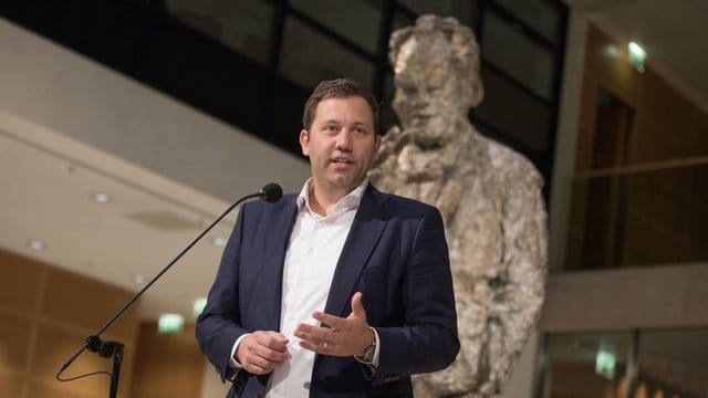 Deutschland befinde sich "in einer neuen Zeit. Deutschland befinde sich "in einer neuen Zeit.