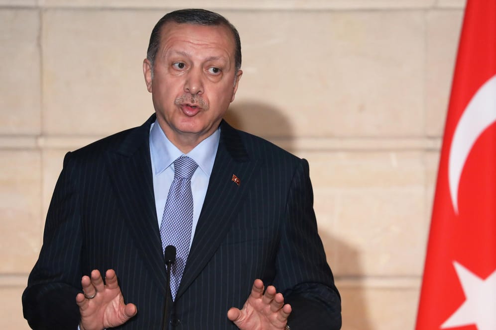 Der türkische Präsident Recep Tayyip Erdogan ist empört über die Verurteilung eines türkischen Bankers in Amerika: Er will, "wenn nötig auch die USA verklagen".