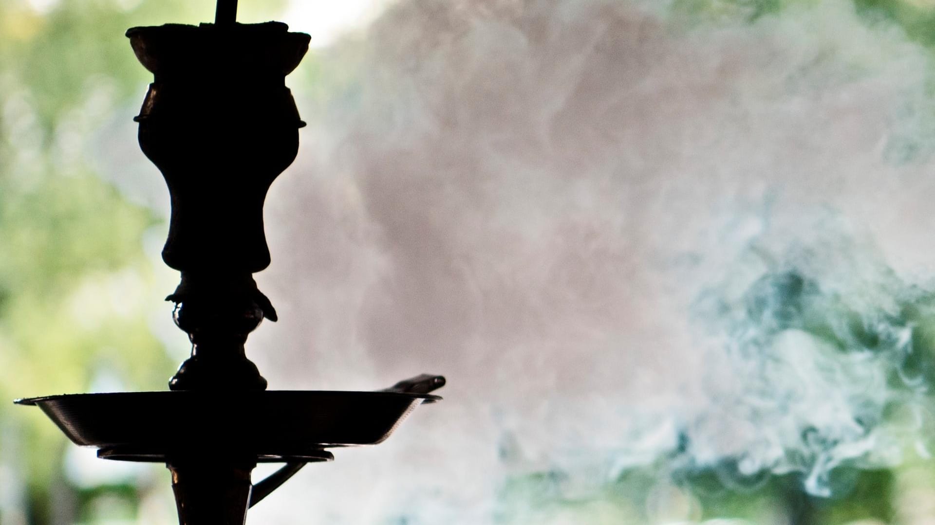 Immer wieder gibt es Fälle von Kohlenmonoxidvergiftungen, die durch das Rauchen einer Shisha ausgelöst werden Immer wieder gibt es Fälle von Kohlenmonoxidvergiftungen, die durch das Rauchen einer Shisha ausgelöst werden