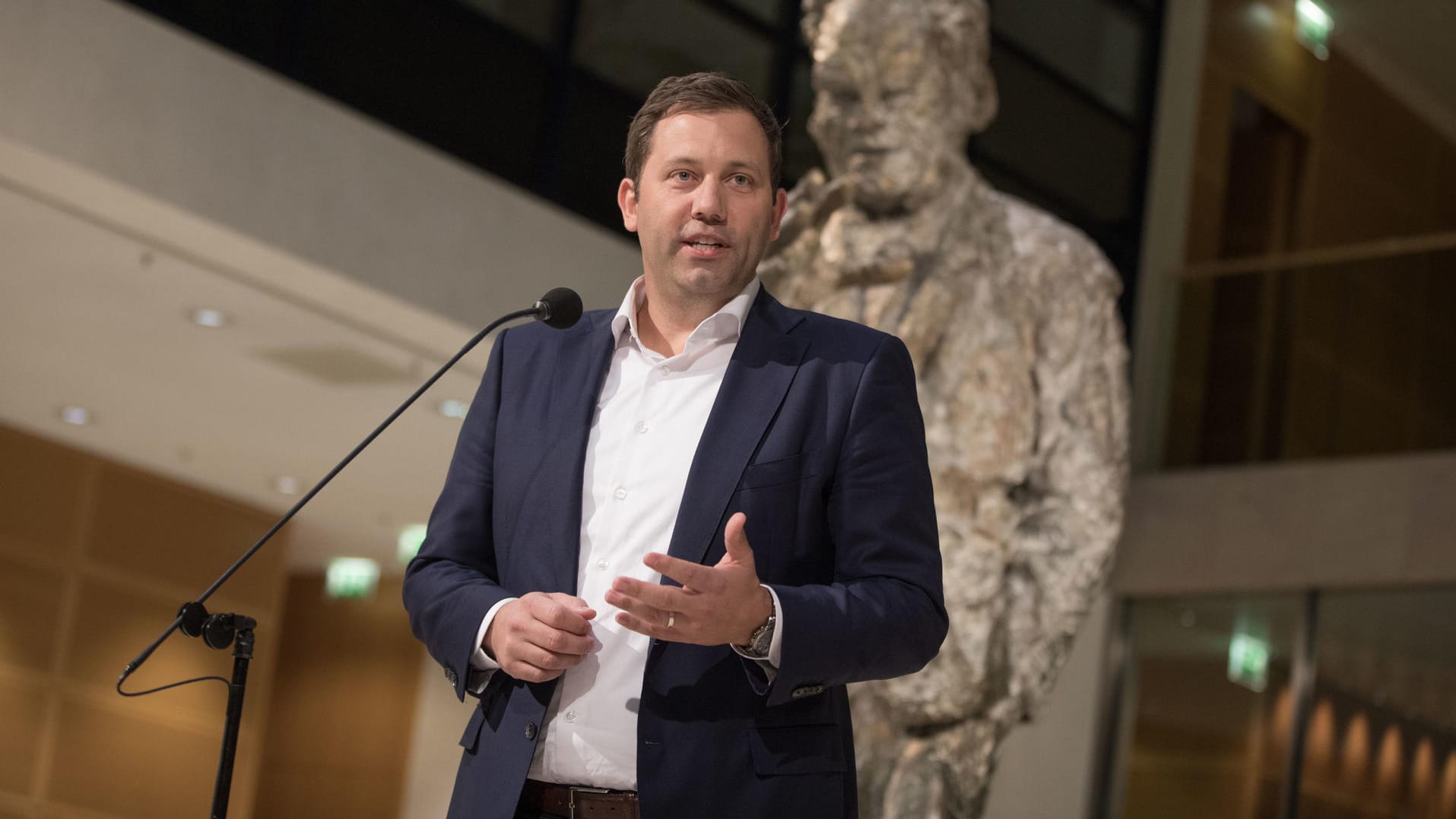 SPD-Generalsekretär Lars Klingbeil: Jeden Abend soll ein Generalsekretär die Ergebnisse durchgeben. SPD-Generalsekretär Lars Klingbeil: Jeden Abend soll ein Generalsekretär die Ergebnisse durchgeben.