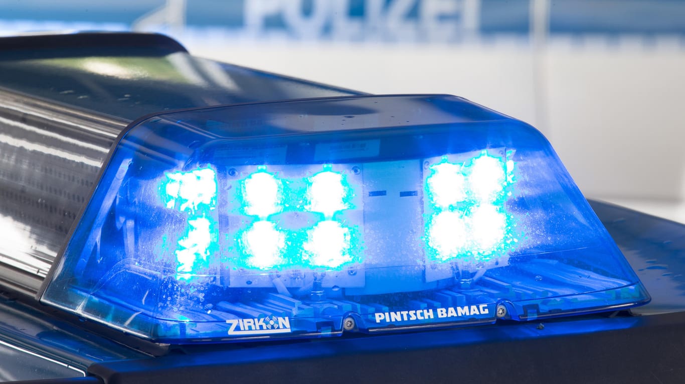 Polizeieinsatz in Rheine: In der Stadt in NRW ist ein Mann scheinbar grundlos zusammengeschlagen worden. (Symbolbild)