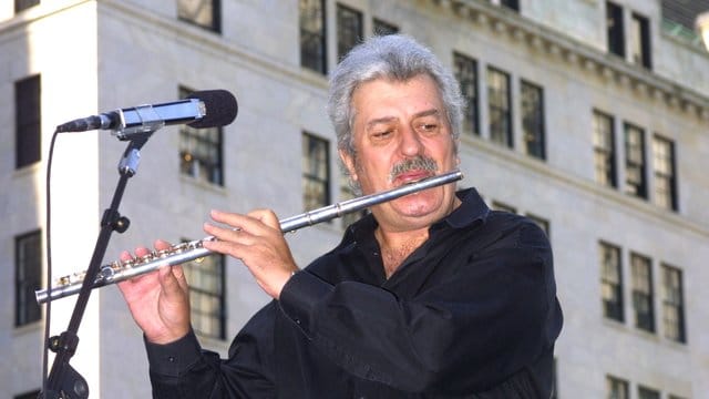 Der britische Musiker Ray Thomas ist tot. Der britische Musiker Ray Thomas ist tot.