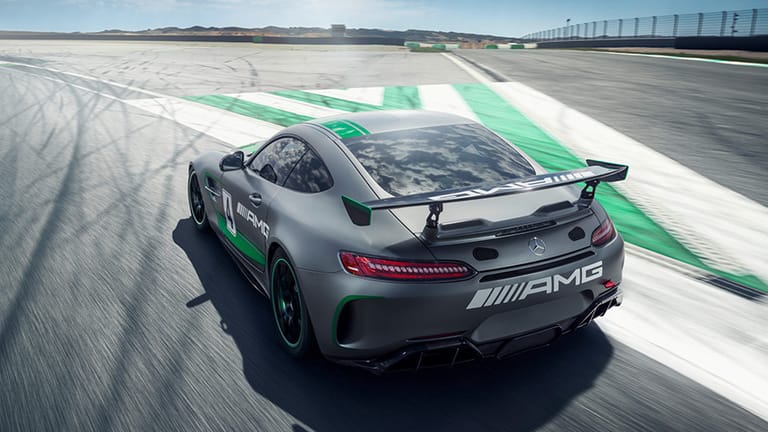 So sieht der Mercedes-AMG GT4 von hinten aus.