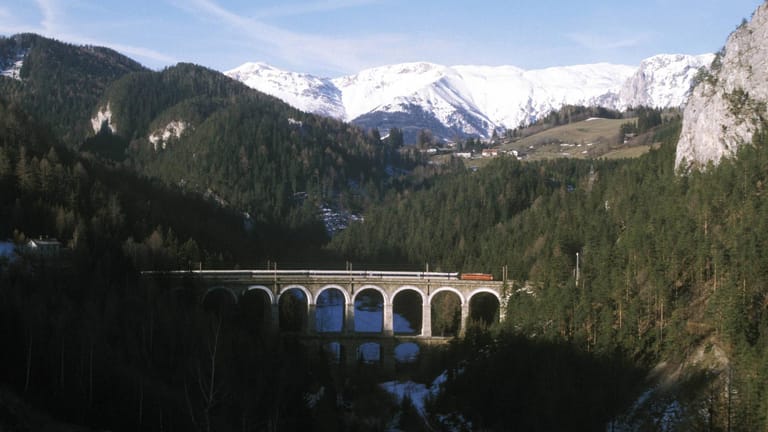 Die Semmeringbahn: Eine der schönsten Zugstrecken Österreichs gehört seit 1998 zum Unesco-Weltkulturerbe.