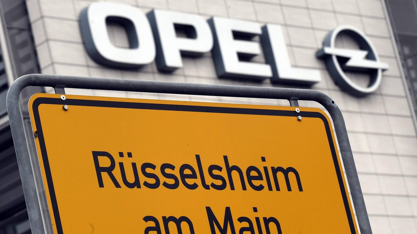 Opel-Werk in Rüsselsheim: Noch in dieser Woche beginnt beim Autobauer die voraussichtlich sechsmonatige Kurzarbeit.