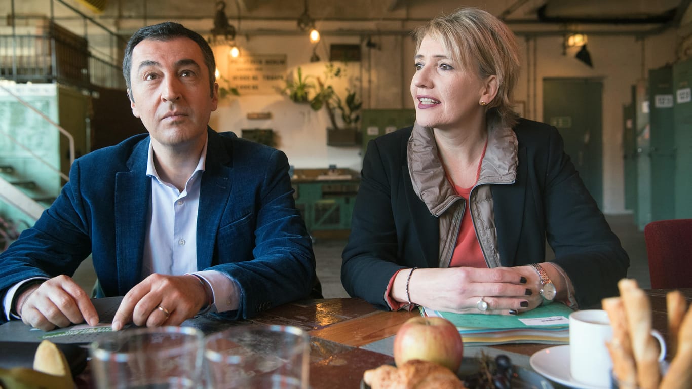 Cem Özdemir und Simone Peter bei der Vorstandsklausur ihrer Partei in Berlin: Beide können aktuell auf Grund des komplizierten Machtgefüges bei den Grünen nicht für die Fraktionsspitze kandidieren.