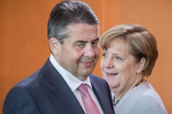 Außenminister Gabriel, Kanzlerin Merkel: Die SPD will "Negativerfahrungen" der letzten Legislaturperiode vermeiden.