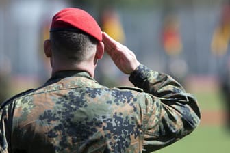 Immer mehr Jugendliche beginnen eine Ausbildung bei der Bundeswehr.