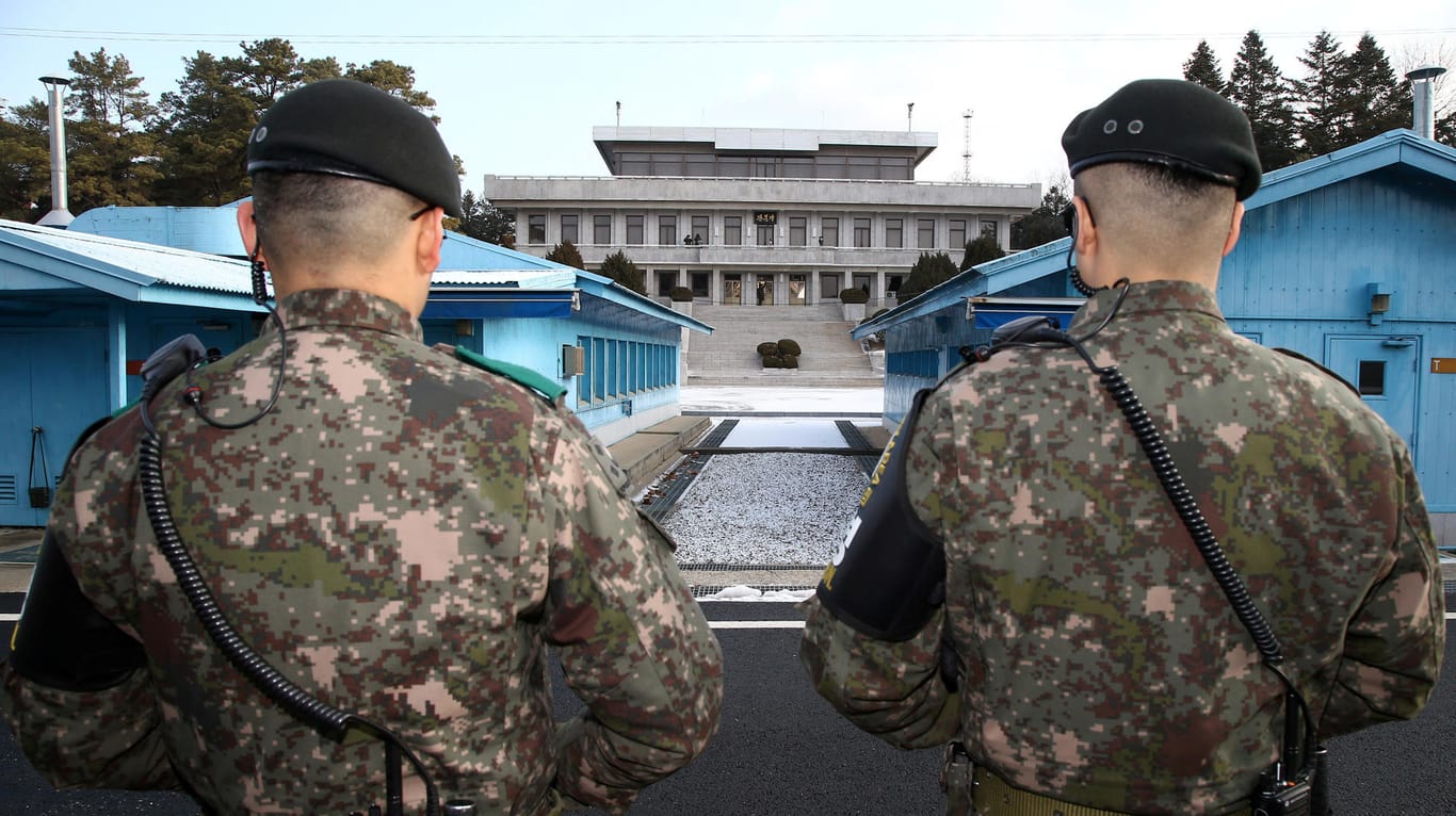 Südkoreanische Soldaten in Panmunjom: Die Nachbarländer nehmen nach zwei Jahren eine militärische Notfall-Hotline wieder in Betrieb.