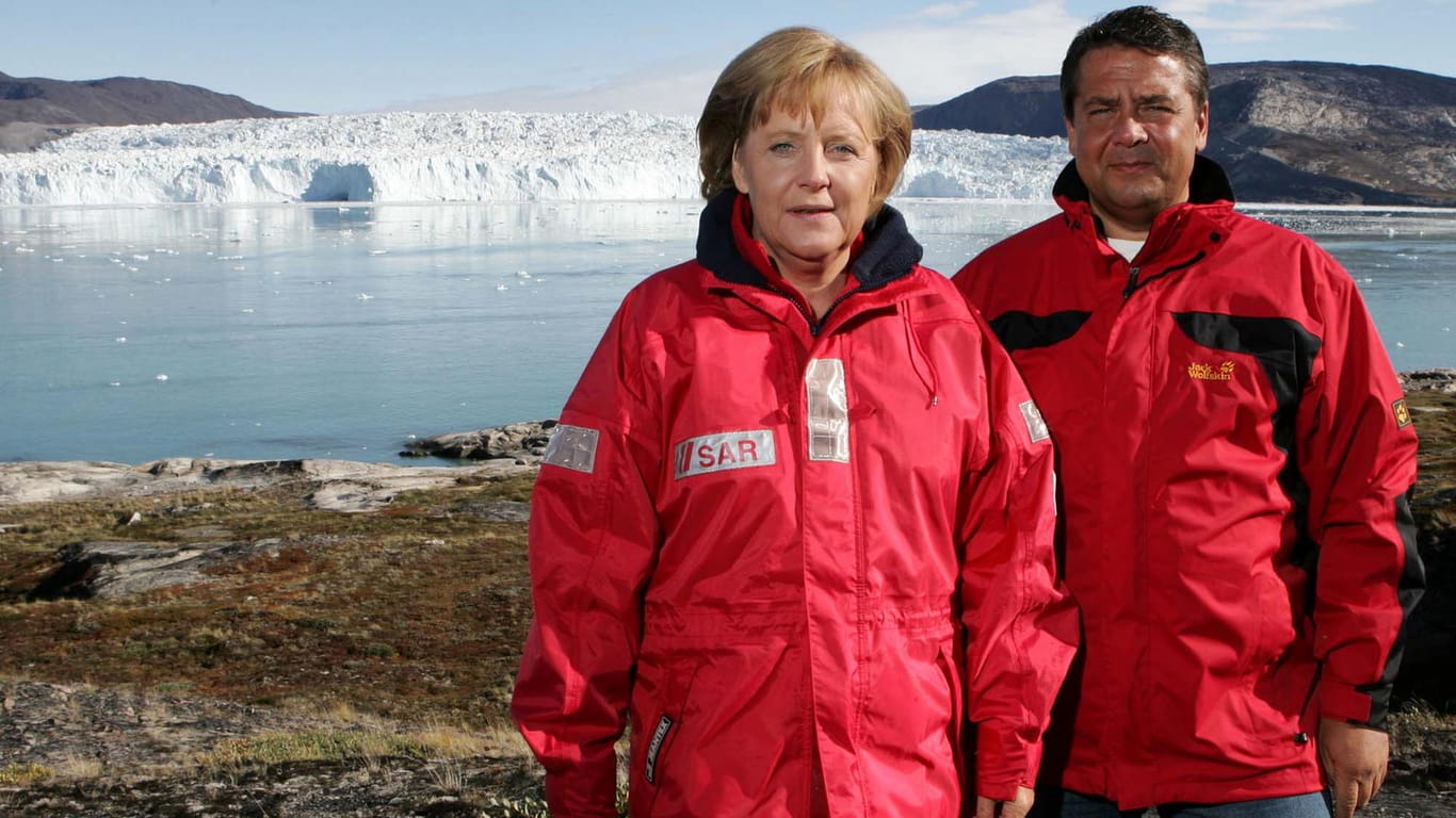 Kanzlerin Angela Merkel und der damalige Umweltminister Sigmar Gabriel vor dem Eqi Gletscher bei Ilulissat in Grönland: 2007 wollte Deutschland eine Vorreiterrolle beim Klimaschutz einnehmen.