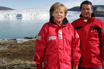 Kanzlerin Angela Merkel und der damalige Umweltminister Sigmar Gabriel vor dem Eqi Gletscher bei Ilulissat in Grönland: 2007 wollte Deutschland eine Vorreiterrolle beim Klimaschutz einnehmen.