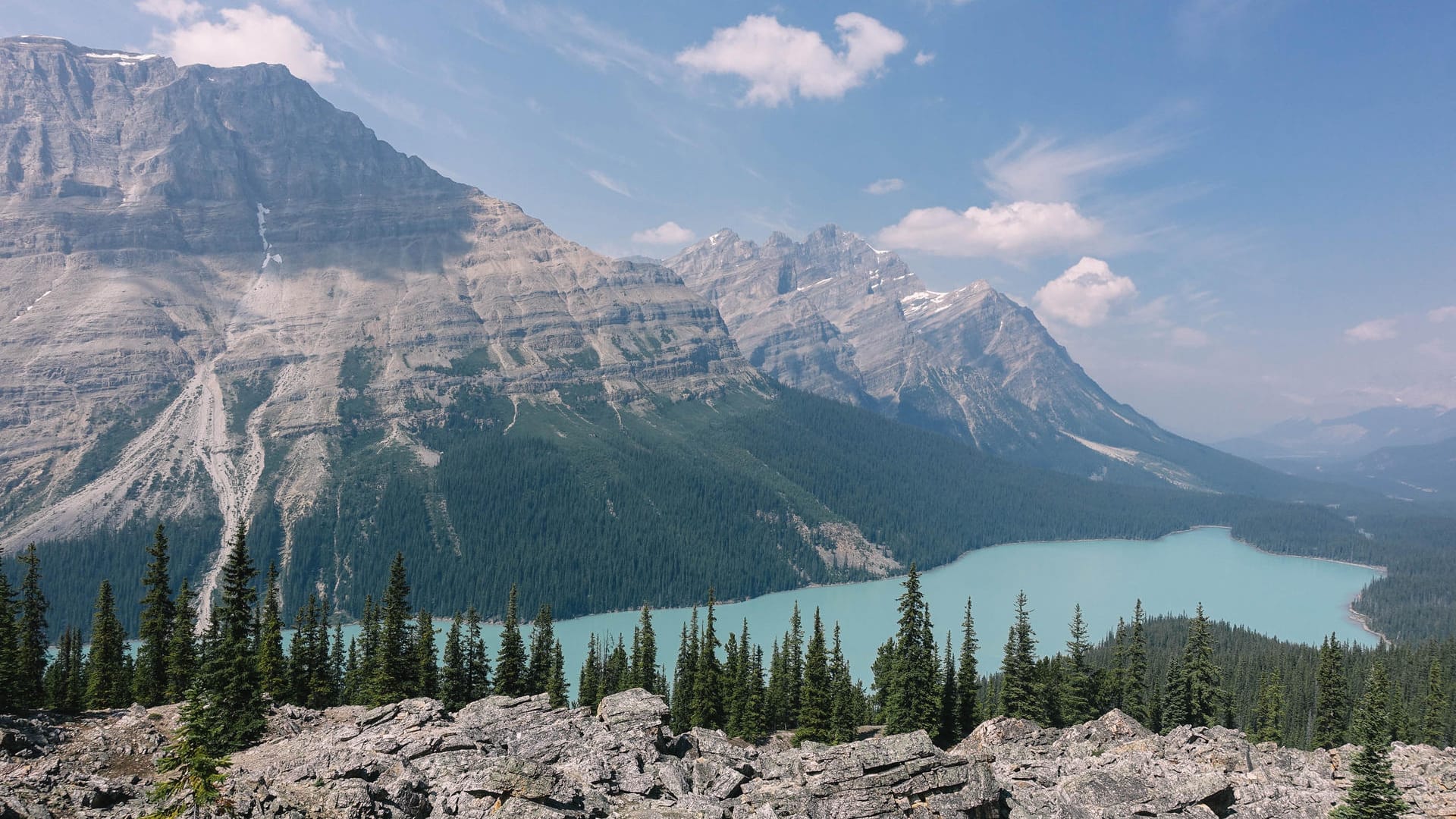 Peyto Lake, Alberta: Der Fuchskopf inmitten der Gletscherschlucht.