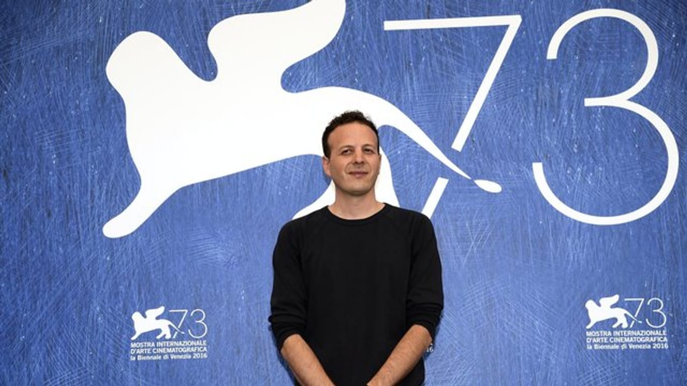 Amat Escalante stellt auf dem Filmfestival in Venedig seinen Film "The Untamed" vor.
