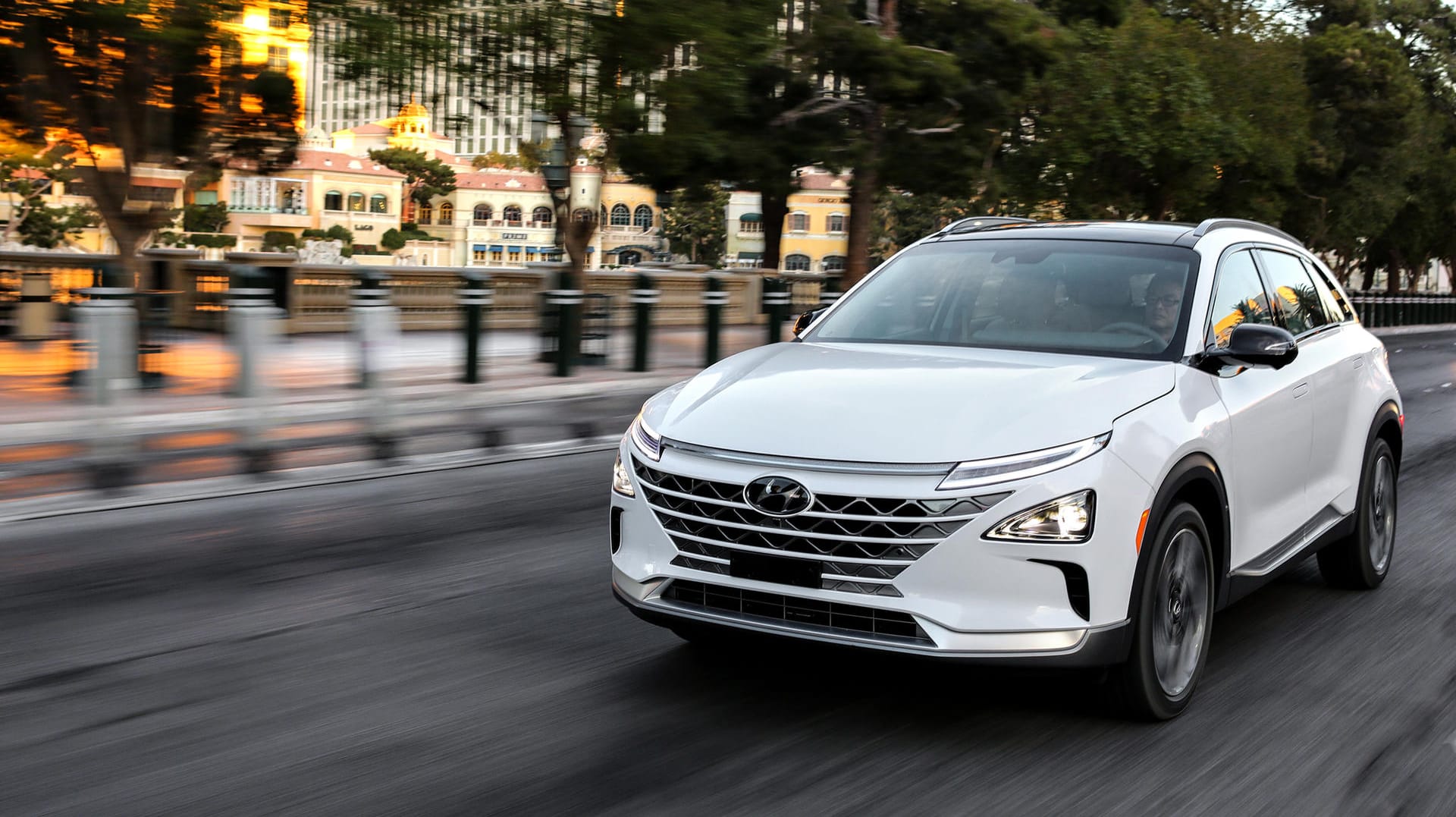 Hyundai Nexo: Das Herzstück ist eine Brennstoffzelle, die einen 120 kW/163 PS starken E-Motor mit Strom versorgt. Hyundai Nexo: Das Herzstück ist eine Brennstoffzelle, die einen 120 kW/163 PS starken E-Motor mit Strom versorgt.