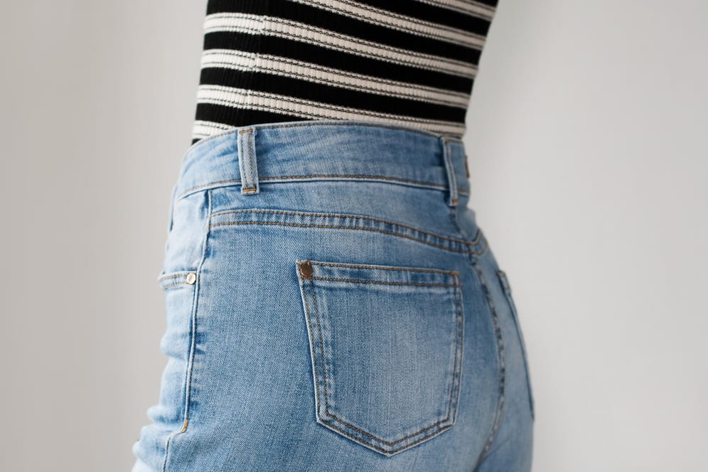 Jeans: Mit der richtigen Form der Hose können Sie Problemzonen kaschieren.