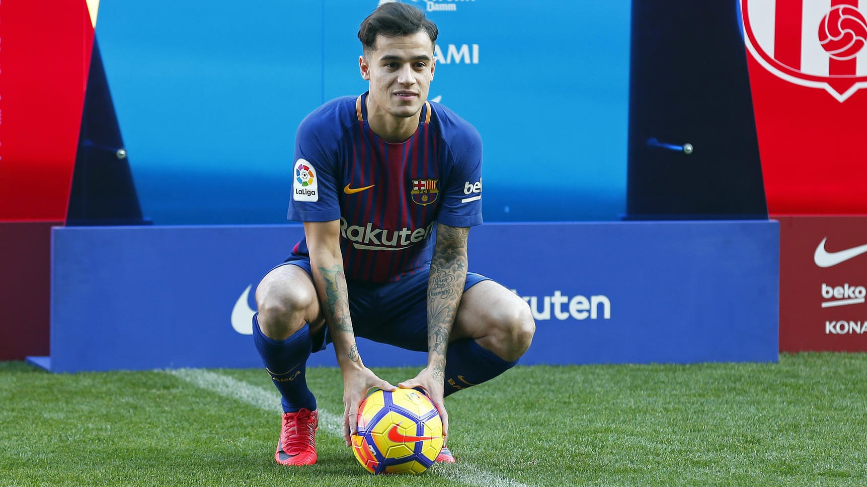 Gut gelaunt: Philippe Coutinho bei seiner Vorstellung in Barcelona. Er wechselte vom FC Liverpool zu den Katalanen.