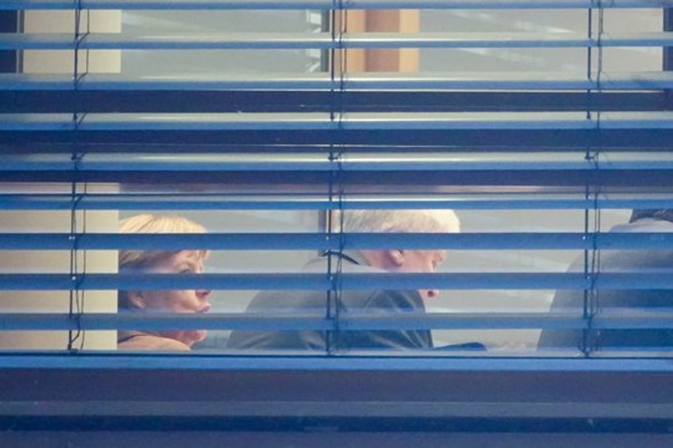 Bundeskanzlerin Angela Merkel und Bayerns Ministerpräsident Horst Seehofer nehmen in Berlin an den Sondierungsgesprächen mit der SPD teil.