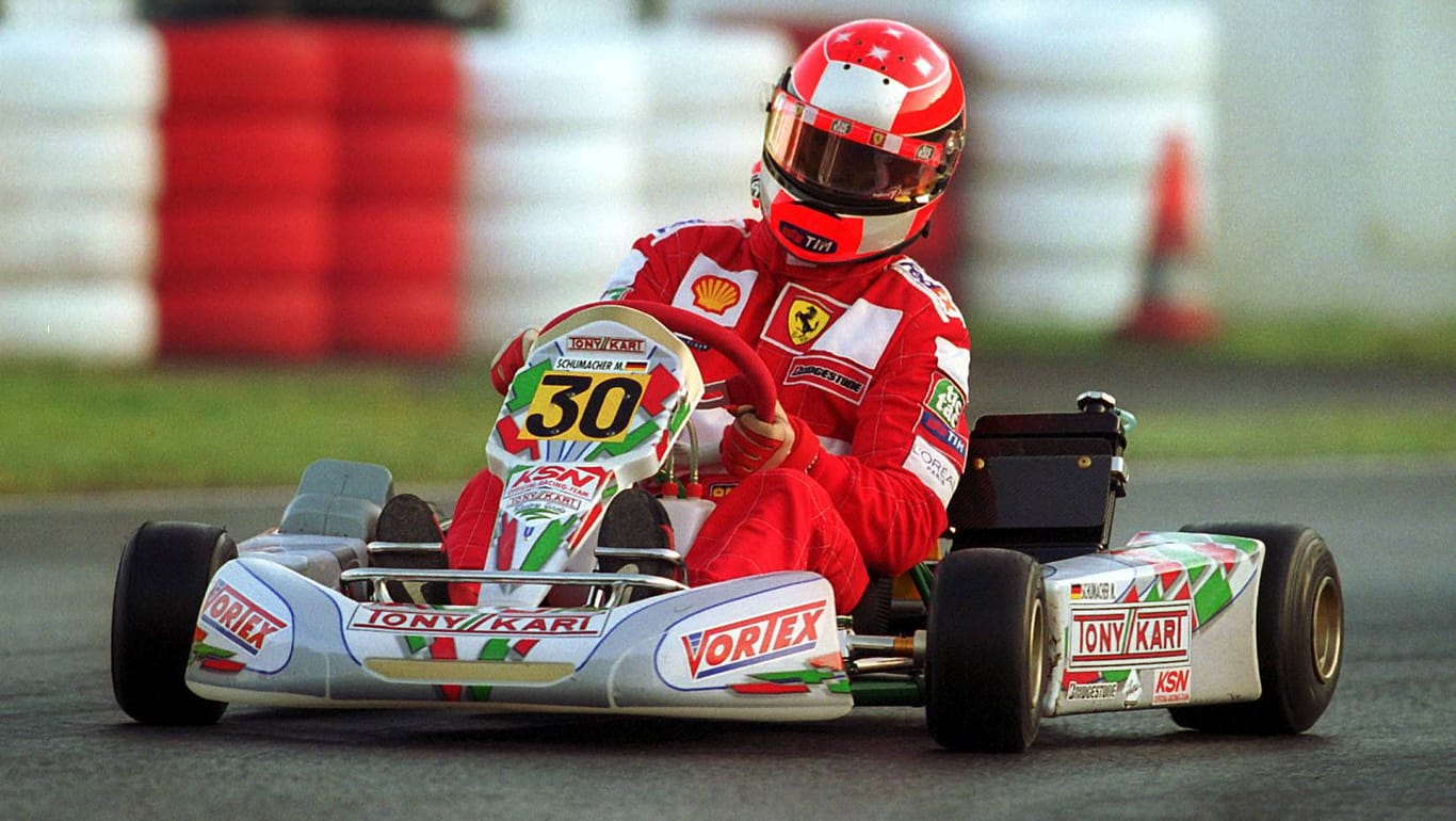 Michael Schumacher auf dem Erftlandring im Jahr 2001: Der frühere Formel-1-Weltmeister besitzt heute noch zwei Drittel des Grundstücks.