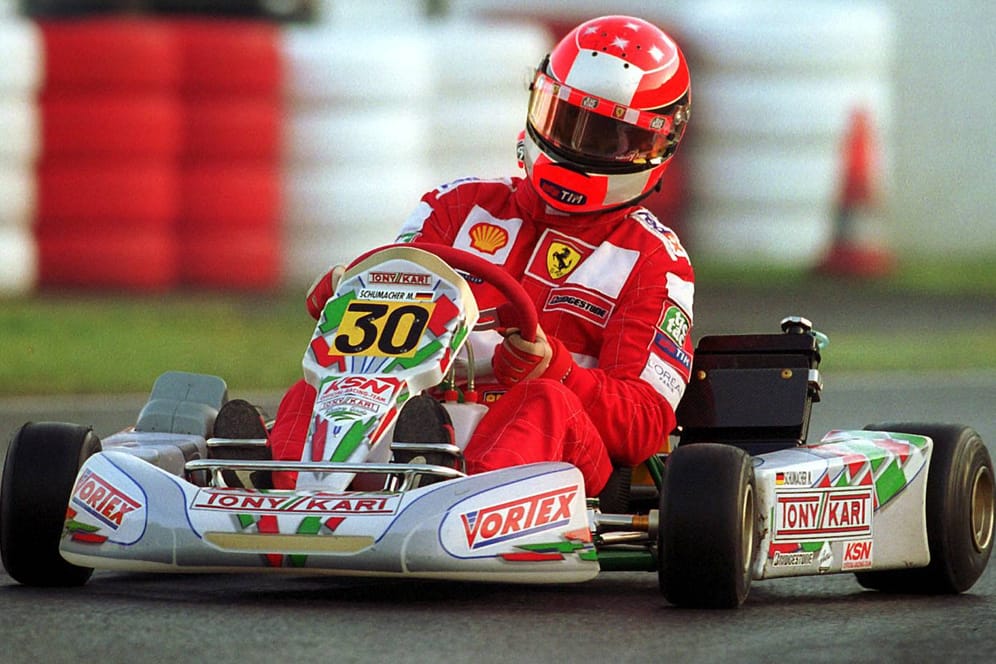 Michael Schumacher auf dem Erftlandring im Jahr 2001: Der frühere Formel-1-Weltmeister besitzt heute noch zwei Drittel des Grundstücks.