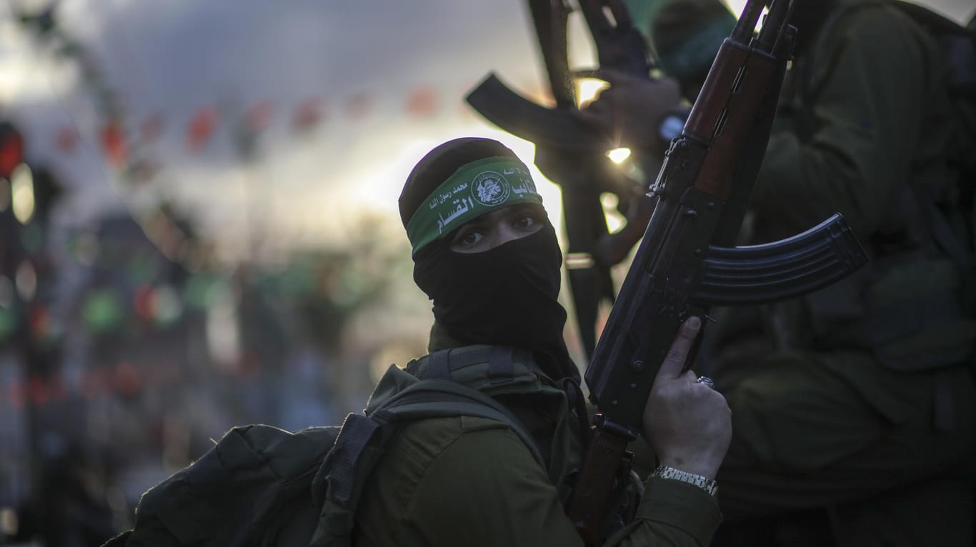 Kämpfer der Kassam-Brigade, des bewaffneten Armes der Hamas: Lob für die tödlichen Schüsse auf einen Rabbiner.