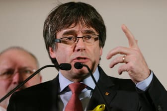 Der im Oktober abgesetzte Regionalpräsident Carles Puigdemont: Er soll die Regierungskoalition der beiden großen Unabhängigkeitsparteien Kataloniens führen.