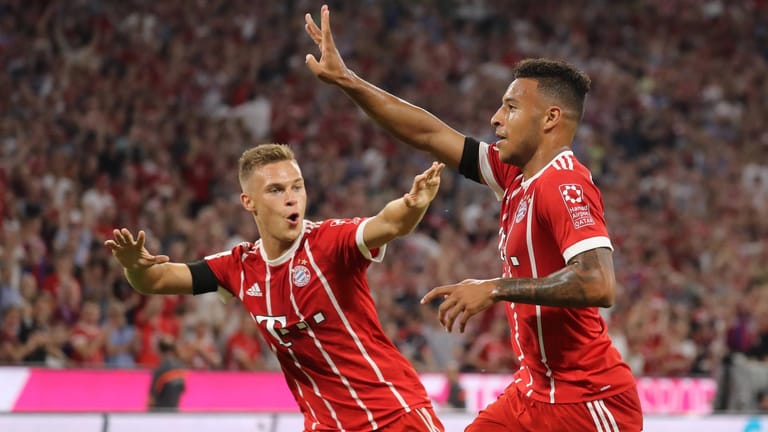 Bayern besiegte Leverkusen mit 3:1 zum Saisonstart: Neuzugang Tolisso (r.) krönte sein Debüt für den Rekordmeister mit einem Tor.