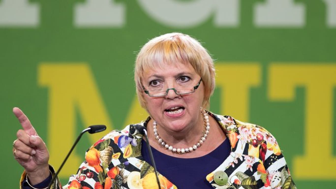 Die AfD wirft Bundestags-Vizepräsidentin Claudia Roth einen Verstoß gegen das Neutralitätsgebot ihres Amtes vor.