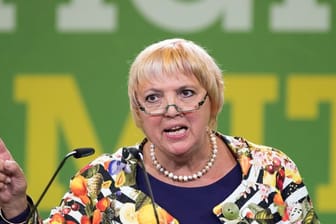 Die AfD wirft Bundestags-Vizepräsidentin Claudia Roth einen Verstoß gegen das Neutralitätsgebot ihres Amtes vor.
