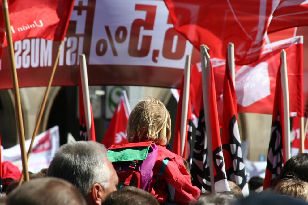 Streik: Demonstration im Rahmen eines Arbeitskampfes.