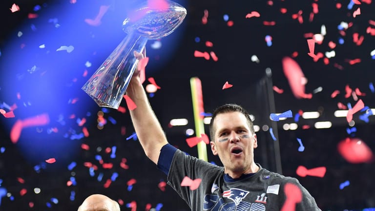 Tom Brady und die New England Patriots sind die Titelverteidiger des Super Bowls.