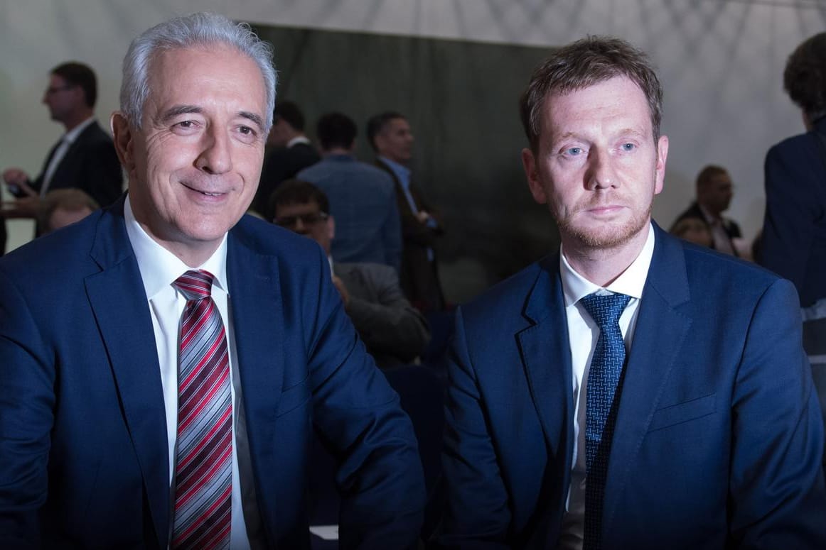 Sachsens Regierungschef Michael Kretschmer und sein Vorgänger Stanislaw Tillich (l.). Der Alt-Ministerpräsident sagt: "Man könnte den intellektuellen Streit entfachen, wer zuerst da war – Sorben oder Deutsche."