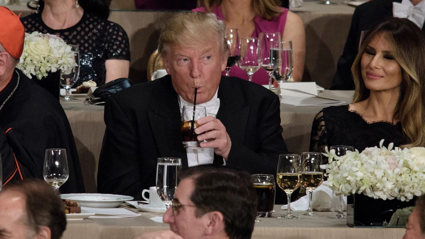 US-Präsident Donald Trump soll am Tag zwölf Dosen Cola light trinken.