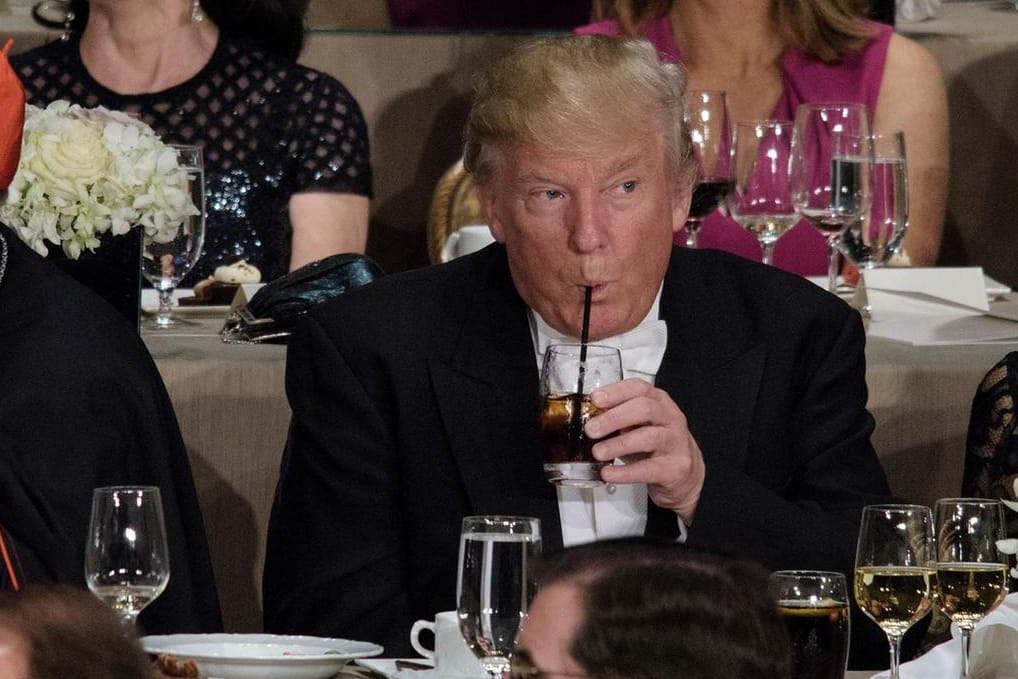 US-Präsident Donald Trump soll am Tag zwölf Dosen Cola light trinken.