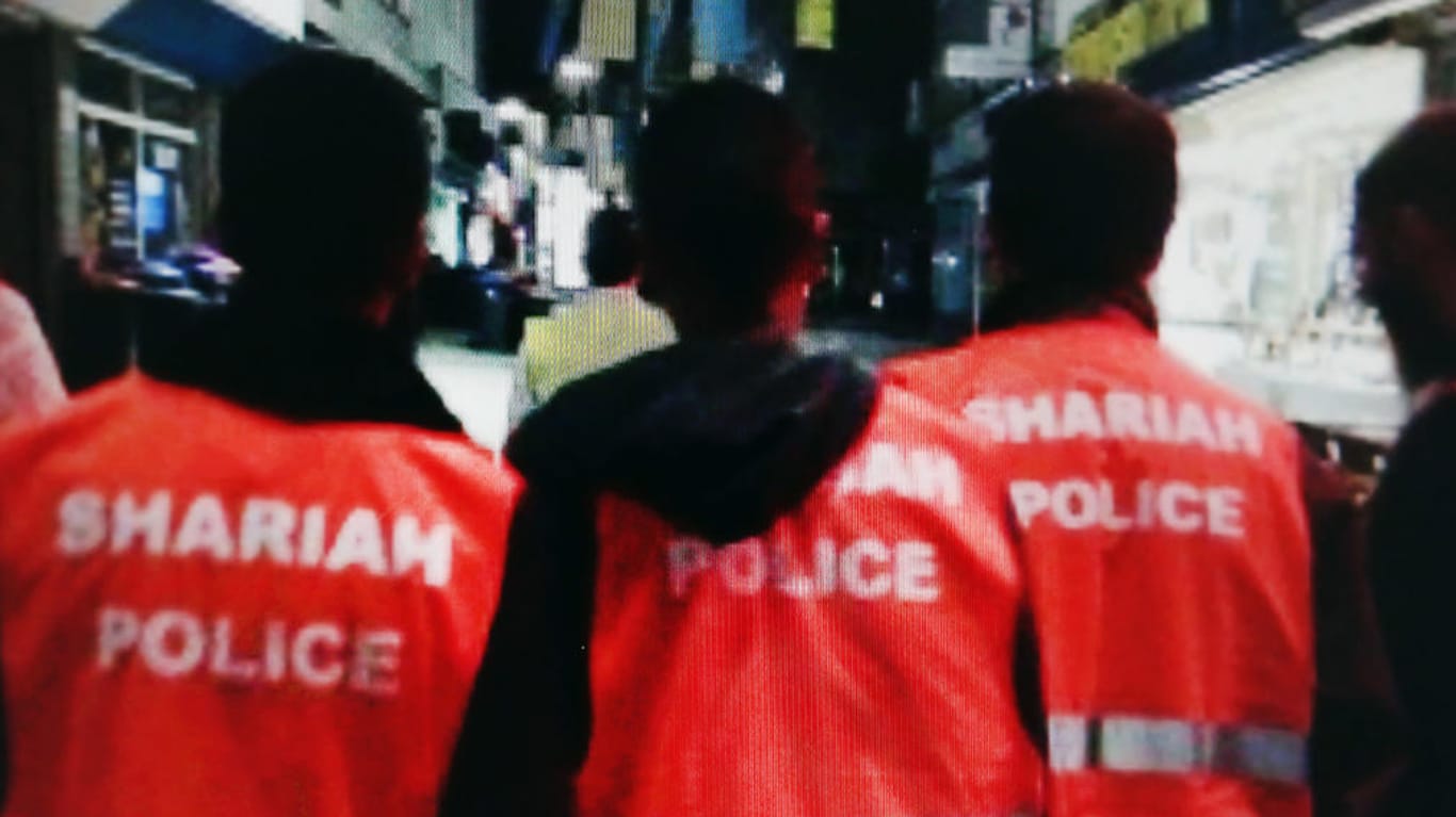 Screenshot der "Scharia-Polizei"-Aktion: Der Vorfall in Wuppertal hatte 2016 bundesweit Aufsehen erregt.