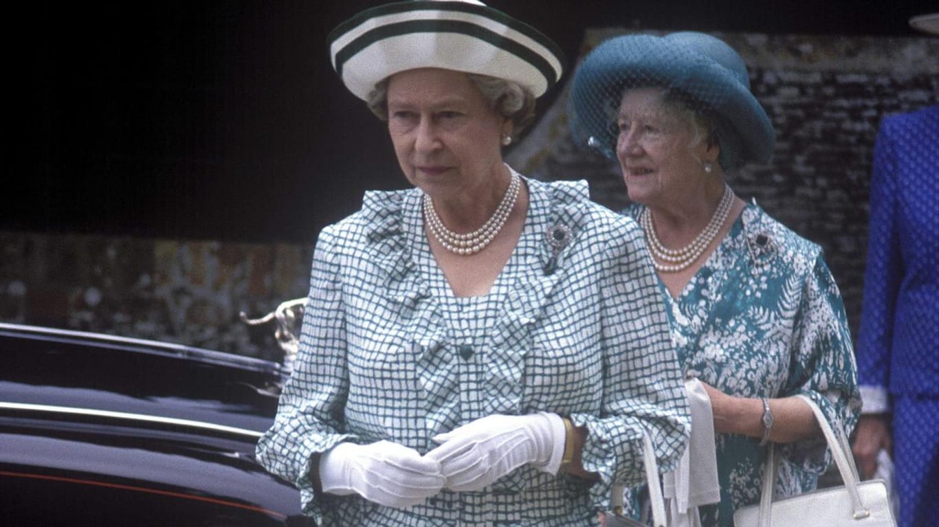 Queen Elizabeth II. ihre Mutter: Beide waren bei der gleichen Dessous-Frau.